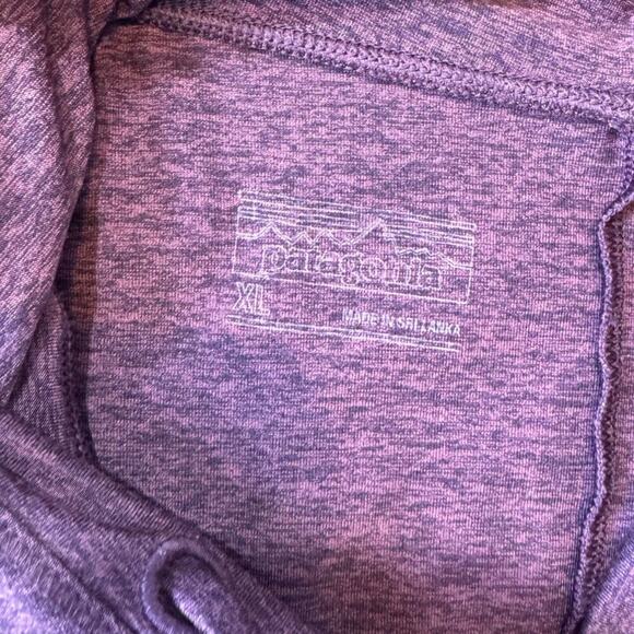 Patagonia lightweight pull over shirt/sweatshirt;  front pouch, 3/4 sleeves, XL - Picture 2 of 7